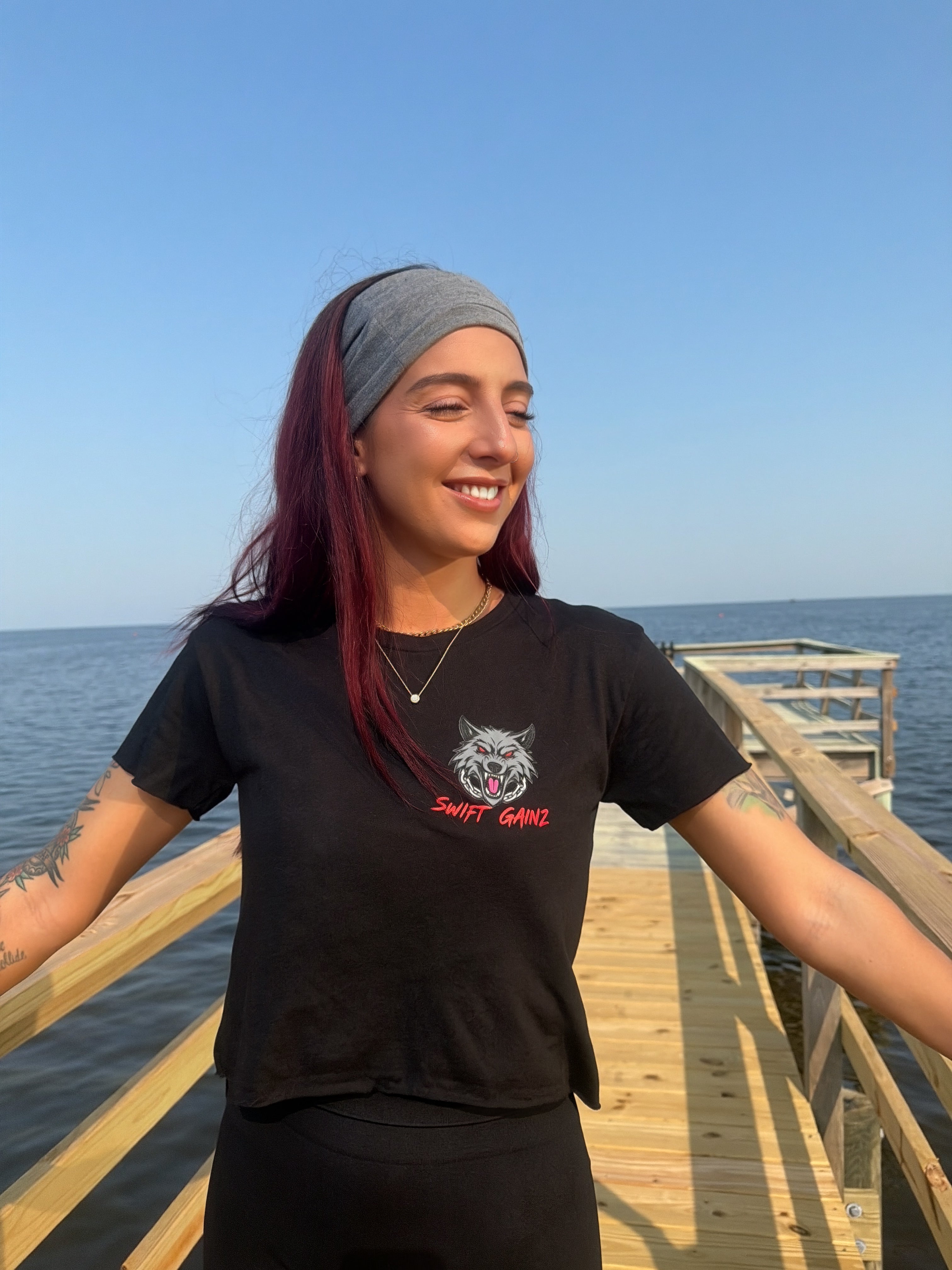 SWIFT GAINZ WOMEN’S CROPPED TEE